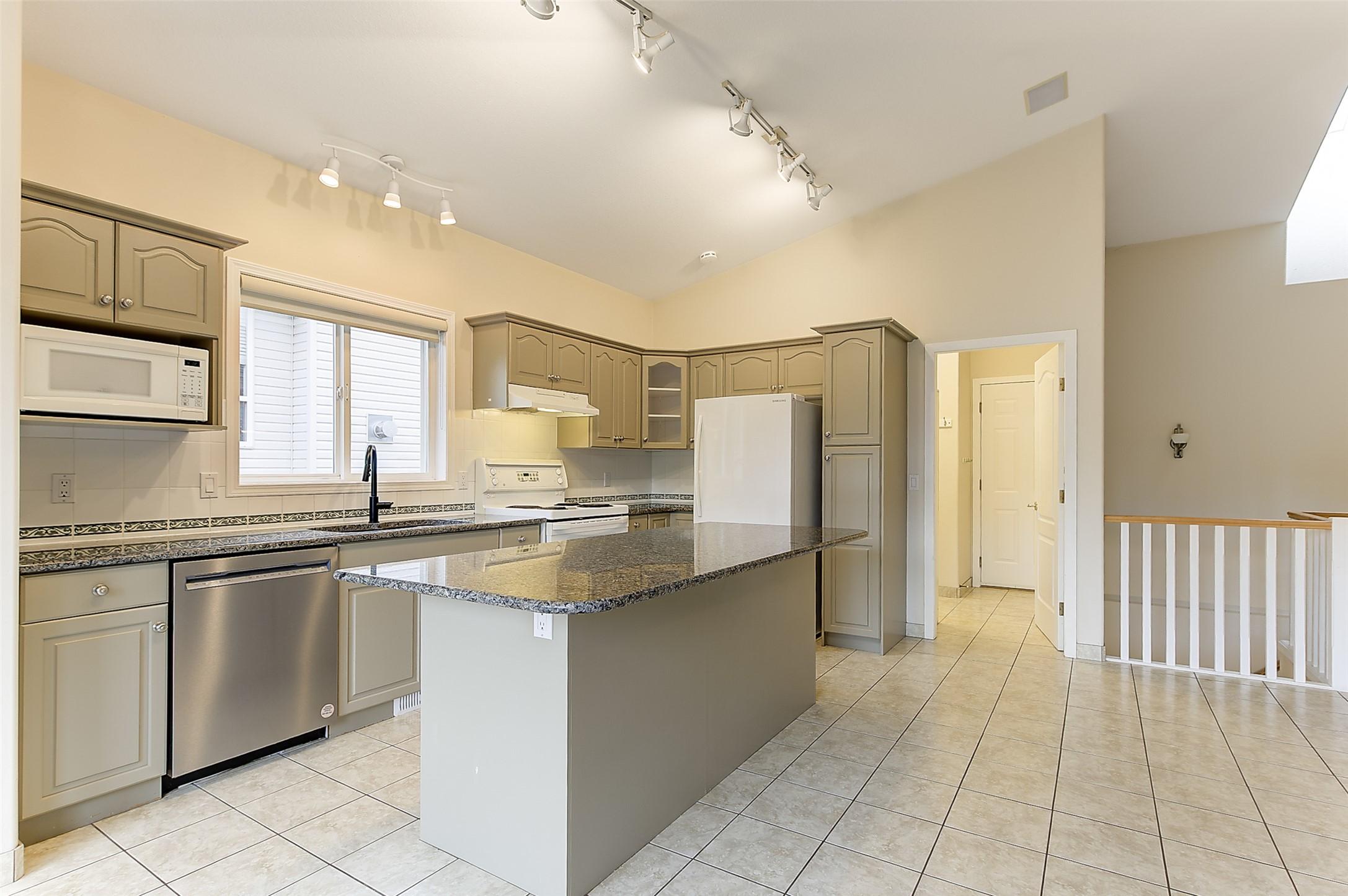 3244 Deer Ridge Court, West Kelowna, BC - Indoor Photo Showing Kitchen