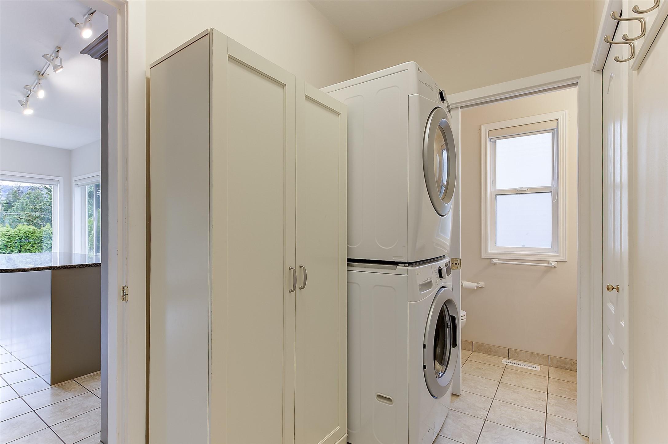 3244 Deer Ridge Court, West Kelowna, BC - Indoor Photo Showing Laundry Room
