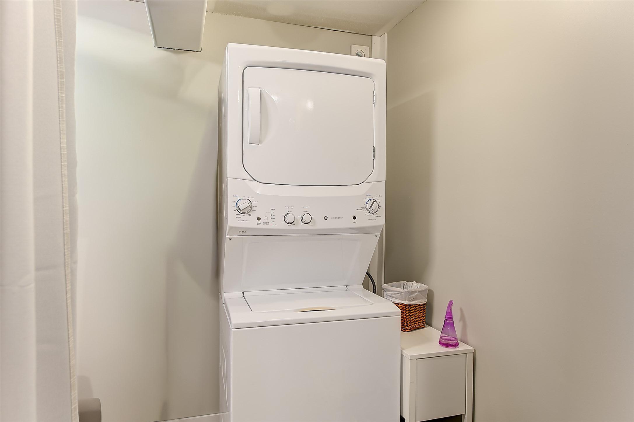 3244 Deer Ridge Court, West Kelowna, BC - Indoor Photo Showing Laundry Room