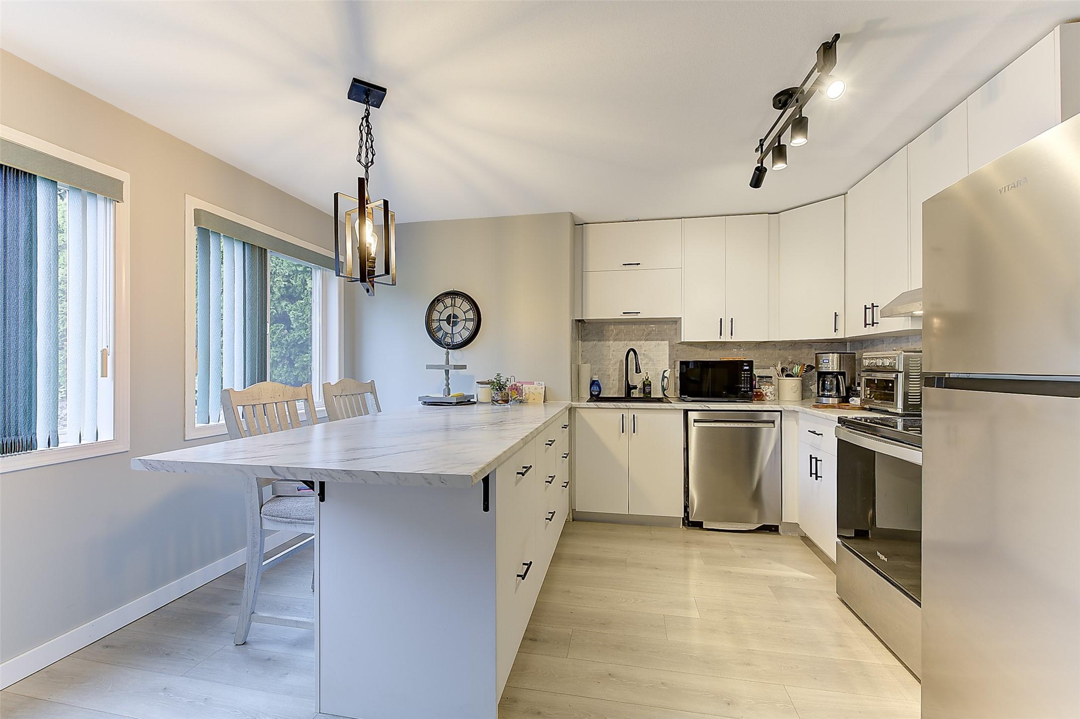 3244 Deer Ridge Court, West Kelowna, BC - Indoor Photo Showing Kitchen