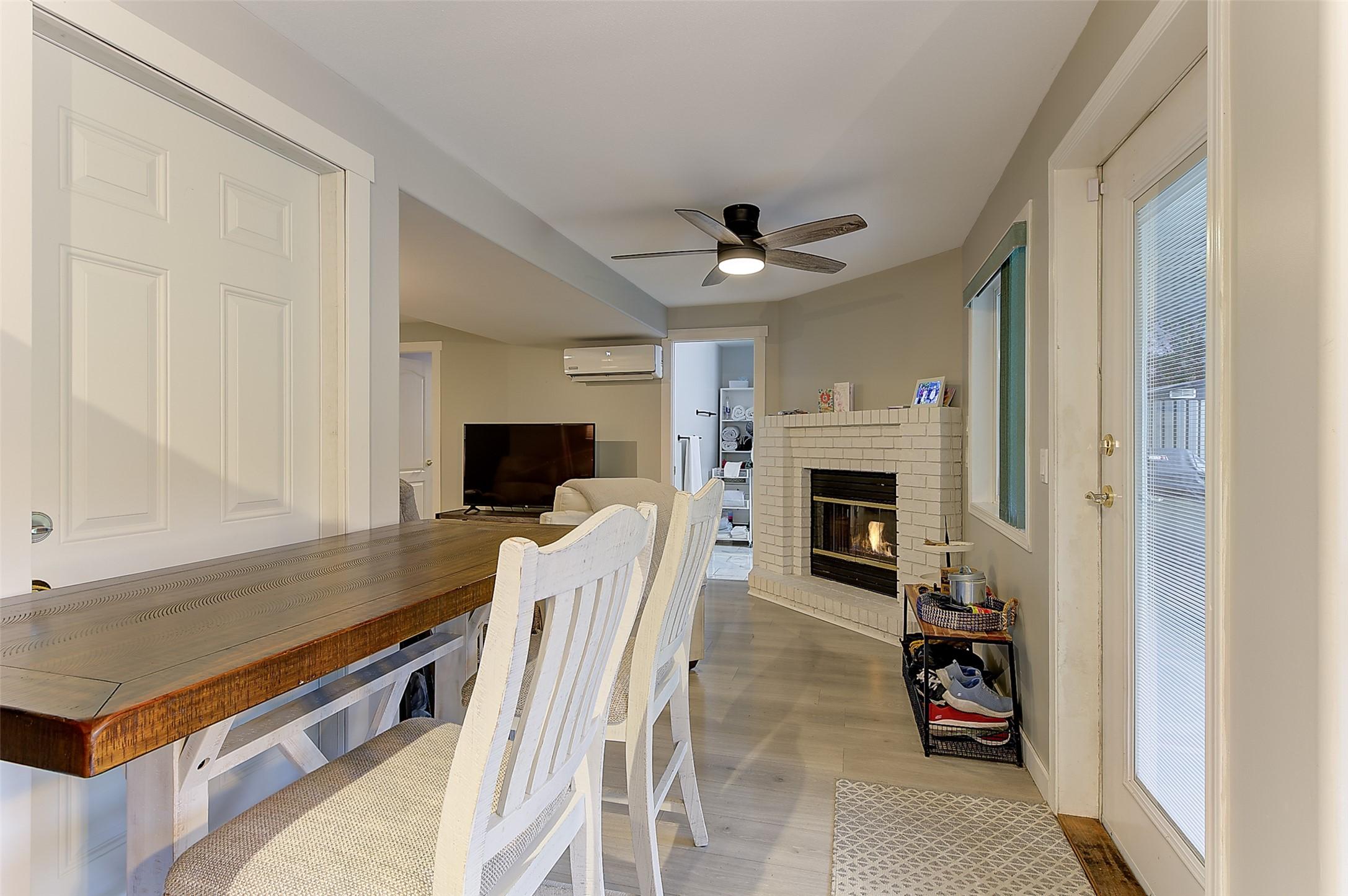 3244 Deer Ridge Court, West Kelowna, BC - Indoor Photo Showing Other Room With Fireplace