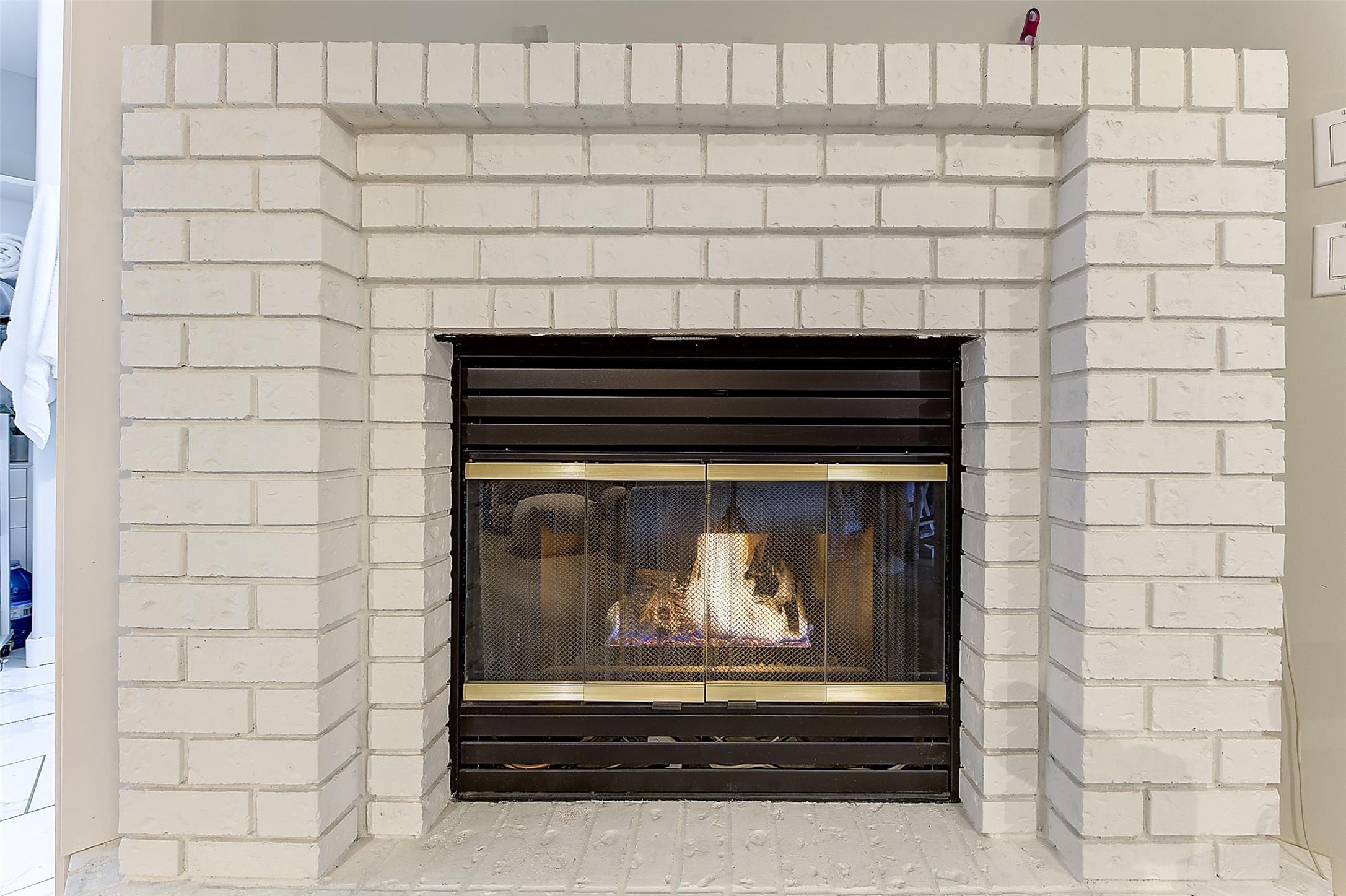 3244 Deer Ridge Court, West Kelowna, BC - Indoor Photo Showing Living Room With Fireplace