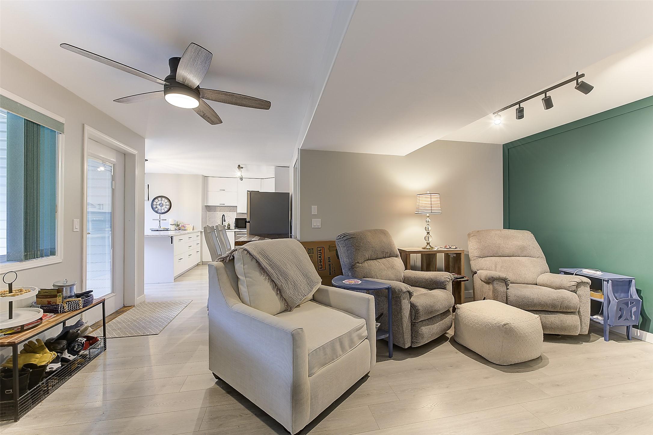 3244 Deer Ridge Court, West Kelowna, BC - Indoor Photo Showing Living Room