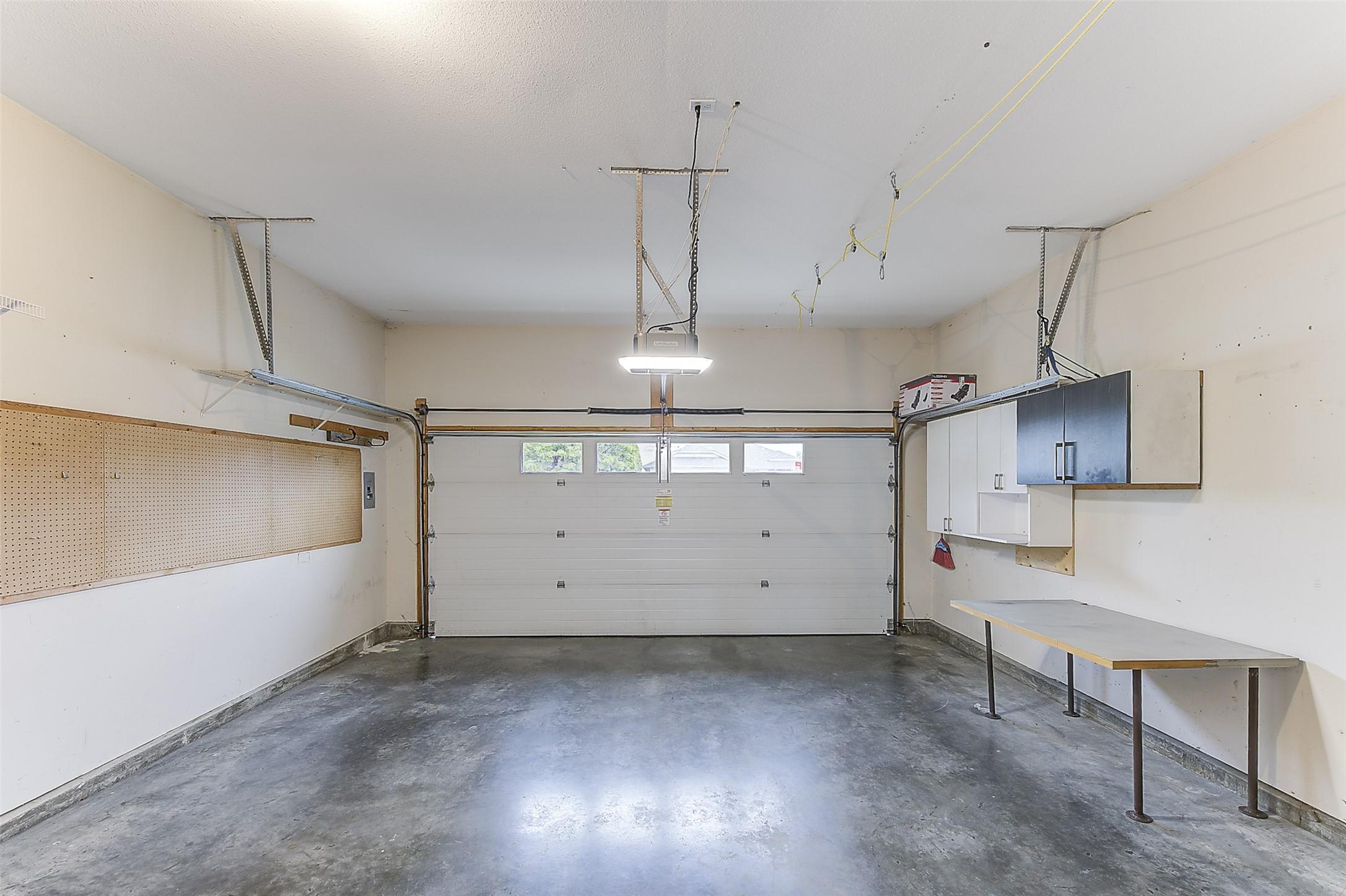 3244 Deer Ridge Court, West Kelowna, BC - Indoor Photo Showing Garage