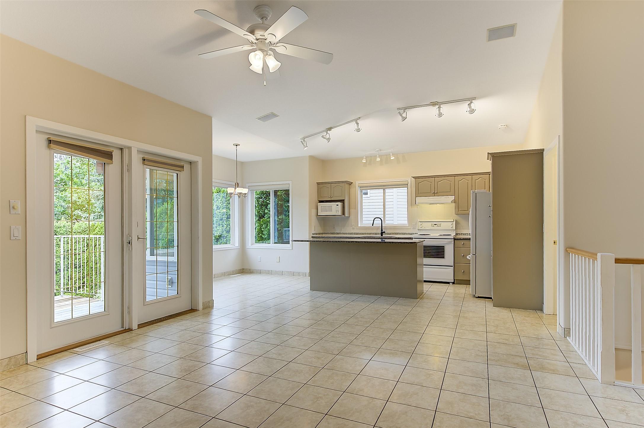 3244 Deer Ridge Court, West Kelowna, BC - Indoor Photo Showing Kitchen
