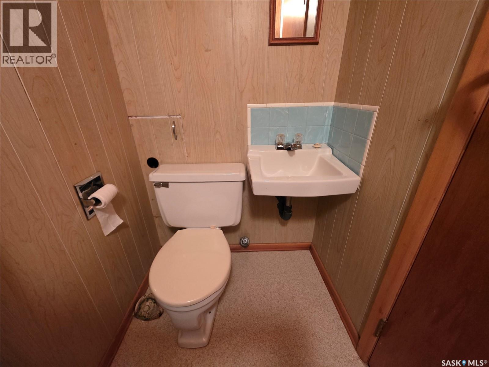 1446 Taylor Drive, Swift Current, SK - Indoor Photo Showing Bathroom