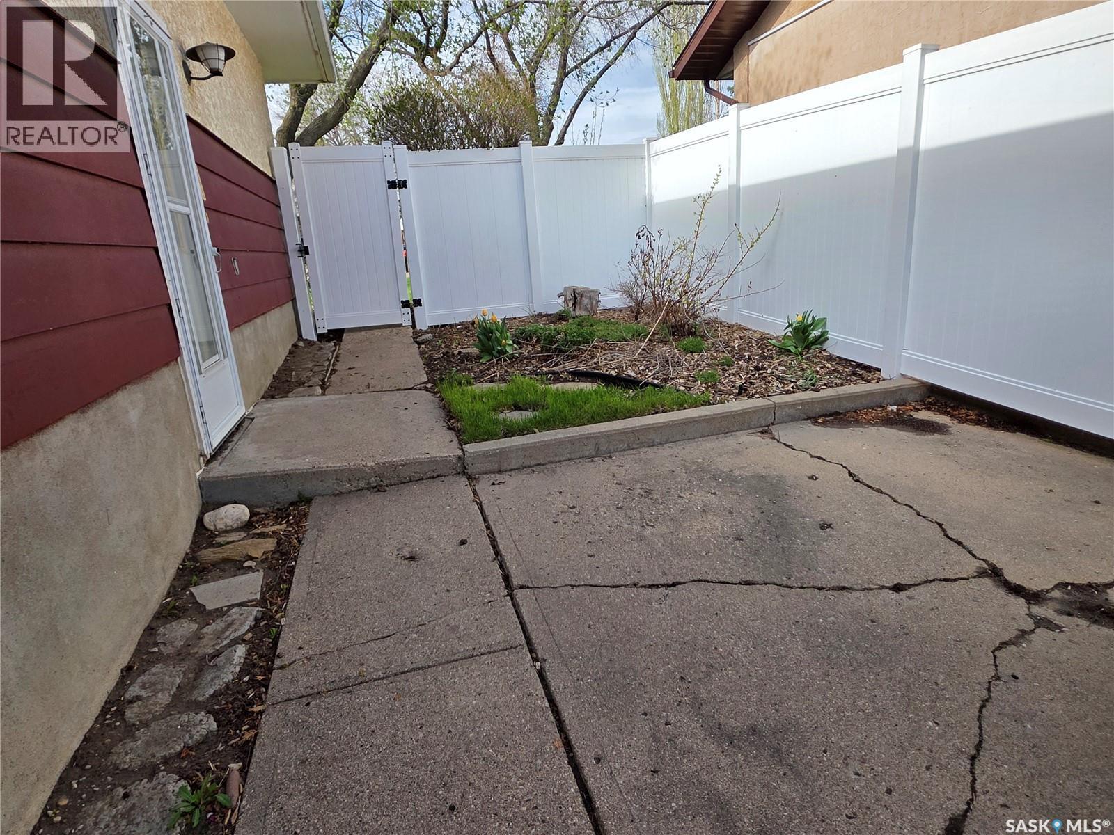 1446 Taylor Drive, Swift Current, SK - Outdoor