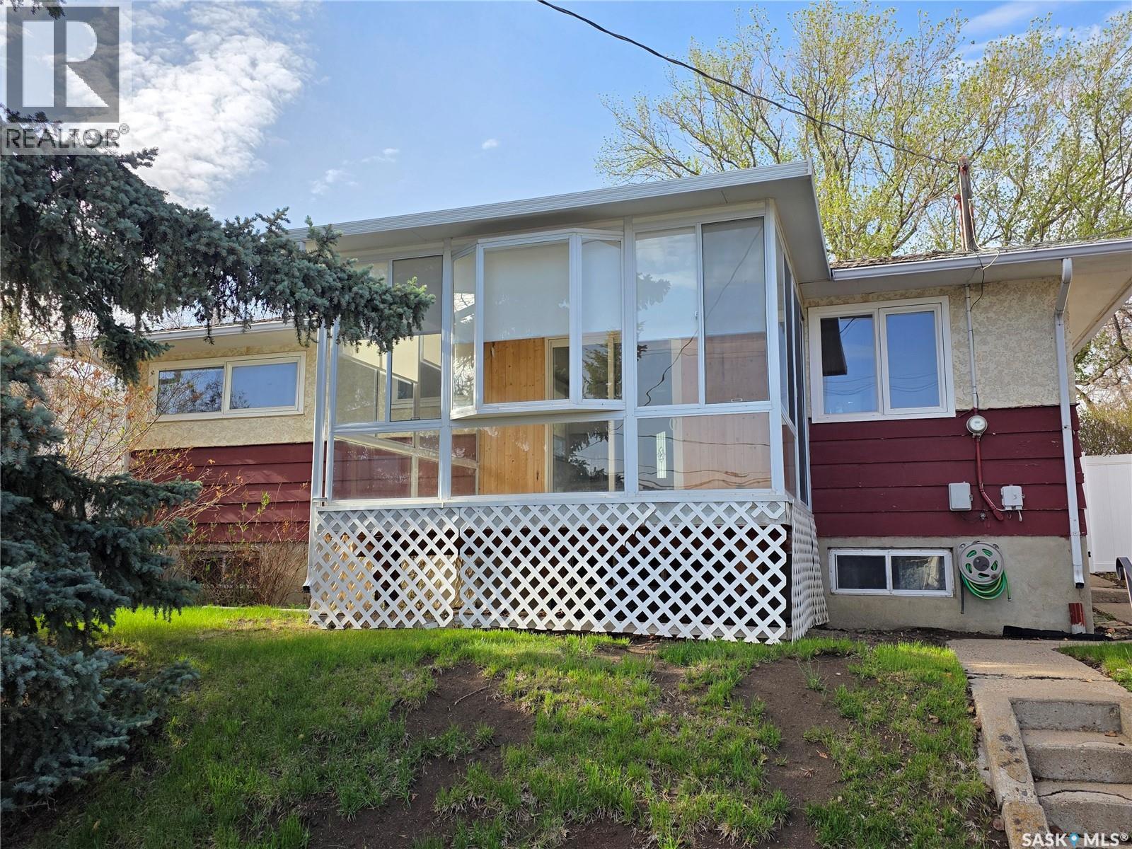 1446 Taylor Drive, Swift Current, SK - Outdoor With Deck Patio Veranda
