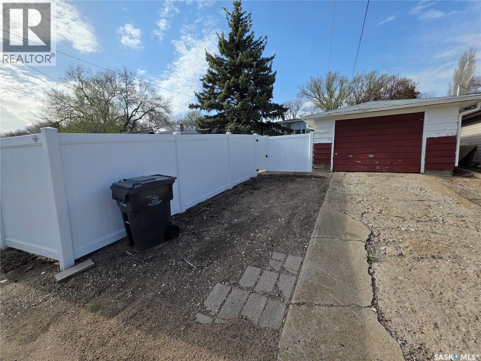 1446 Taylor Drive, Swift Current, SK - Outdoor