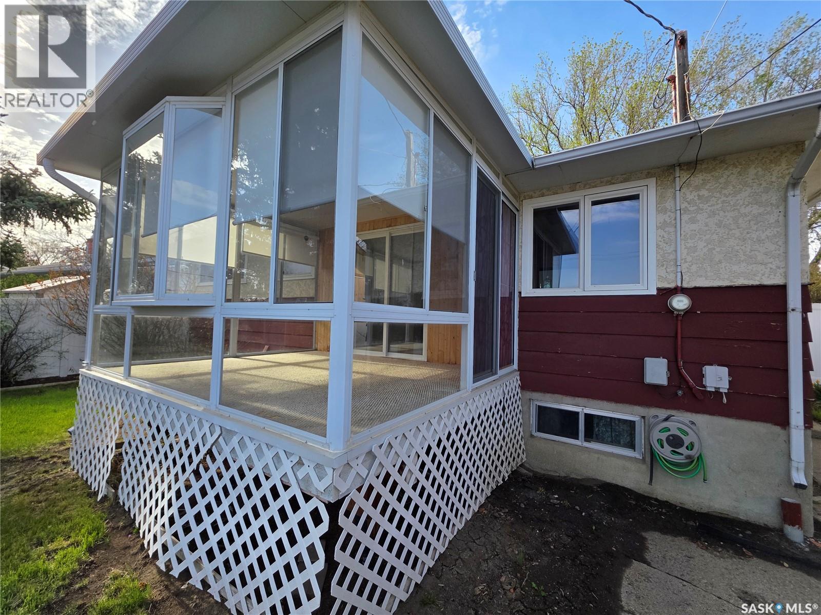 1446 Taylor Drive, Swift Current, SK - Outdoor With Exterior