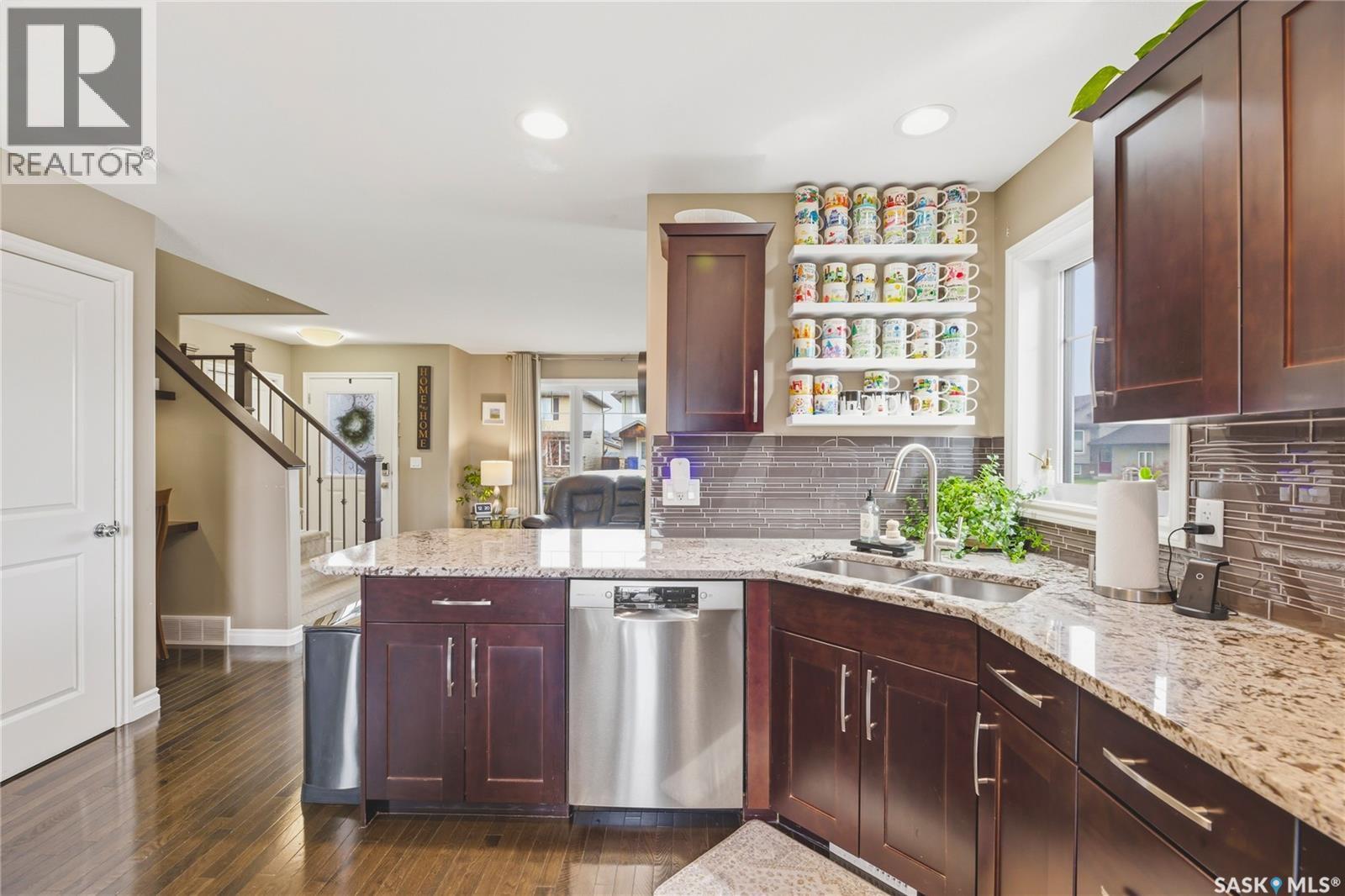 386 Levalley Cove, Saskatoon, SK - Indoor Photo Showing Kitchen With Double Sink With Upgraded Kitchen