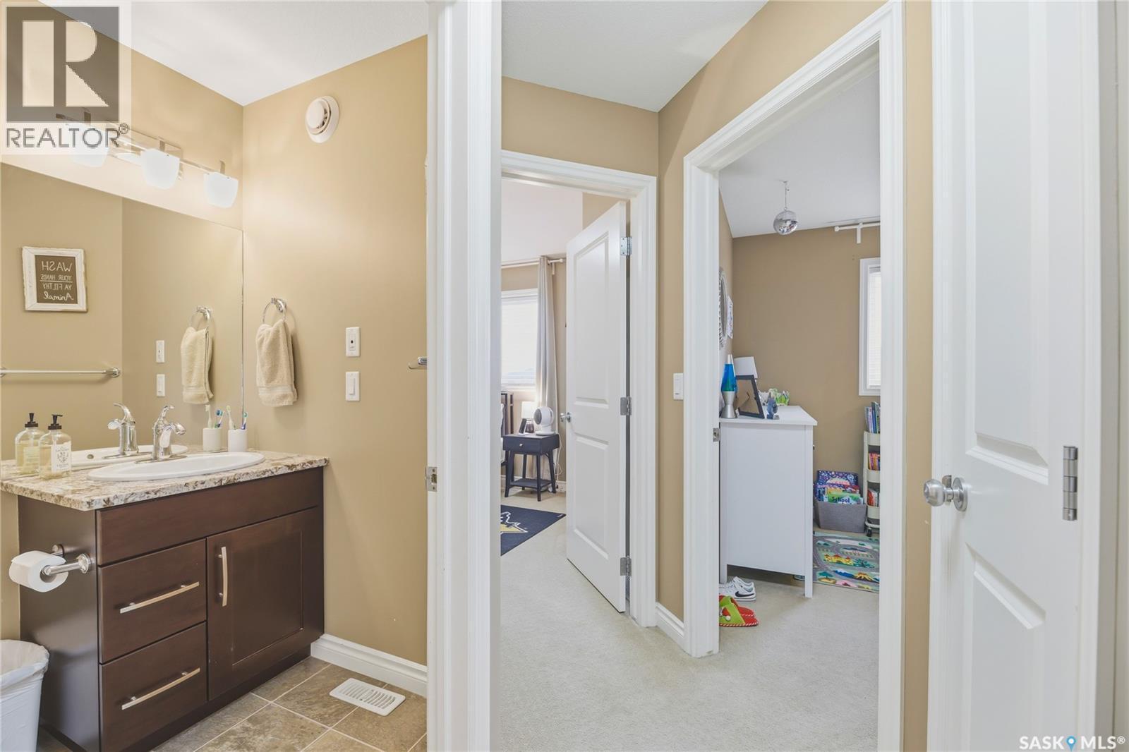 386 Levalley Cove, Saskatoon, SK - Indoor Photo Showing Bathroom
