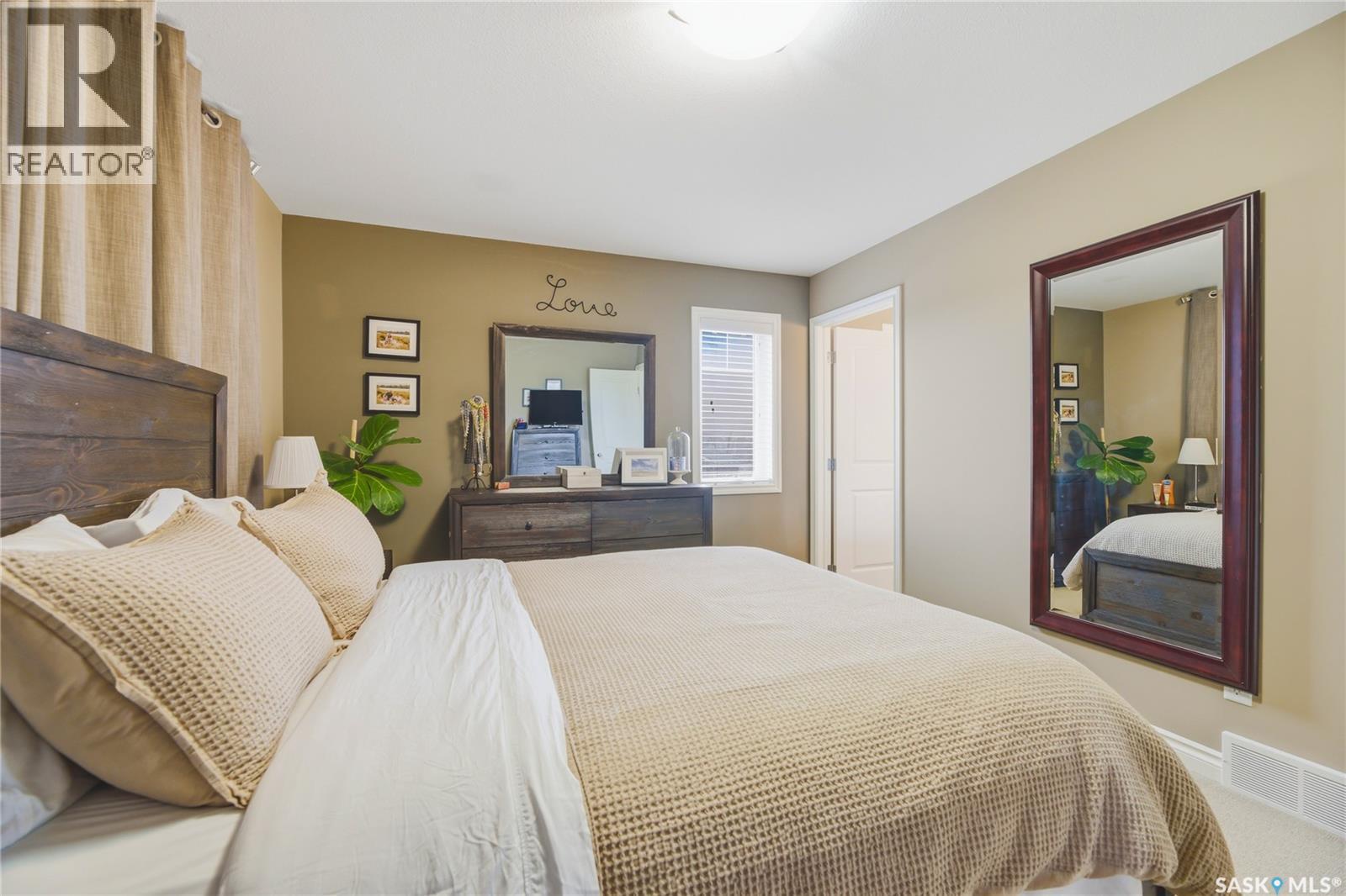 386 Levalley Cove, Saskatoon, SK - Indoor Photo Showing Bedroom