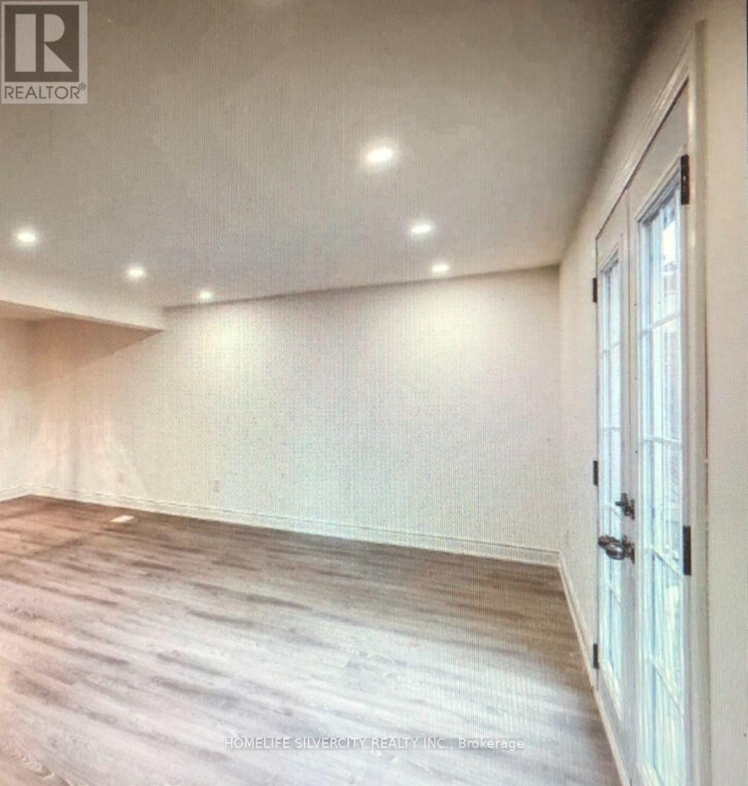 731 Elgin Street N, Cambridge, ON - Indoor Photo Showing Other Room