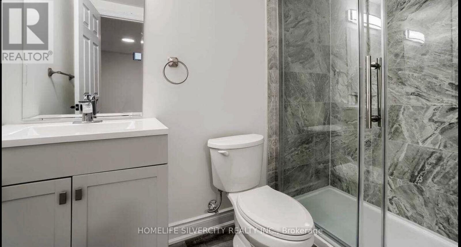 731 Elgin Street N, Cambridge, ON - Indoor Photo Showing Bathroom