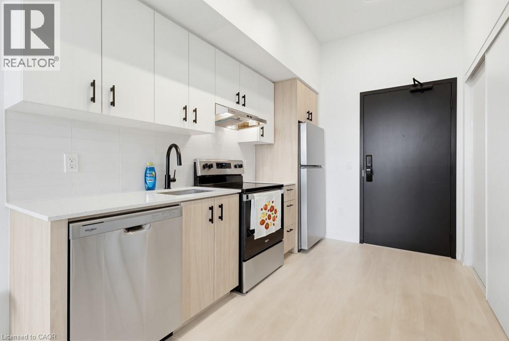 4878 Powers Common Unit# 123, Burlington, ON - Indoor Photo Showing Kitchen