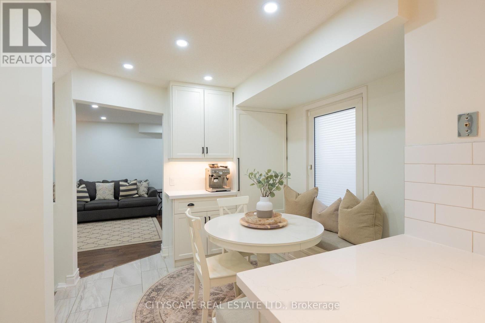 3912 Rushton Crescent, Mississauga, ON - Indoor Photo Showing Dining Room