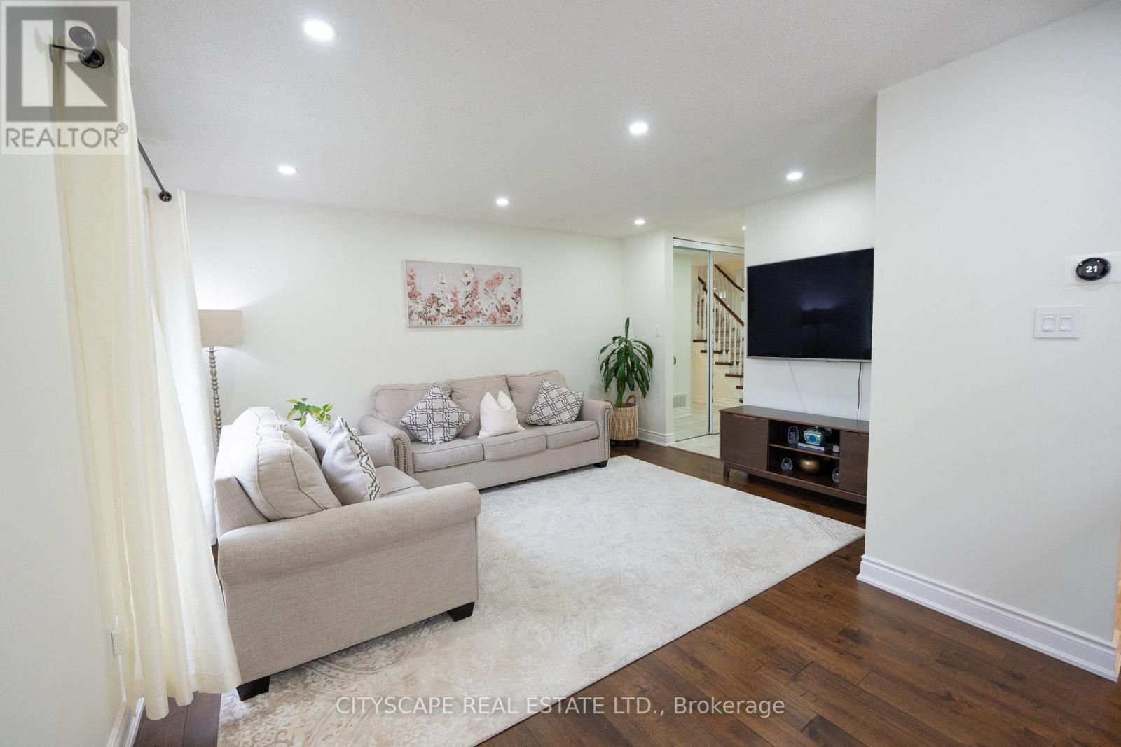 3912 Rushton Crescent, Mississauga, ON - Indoor Photo Showing Living Room