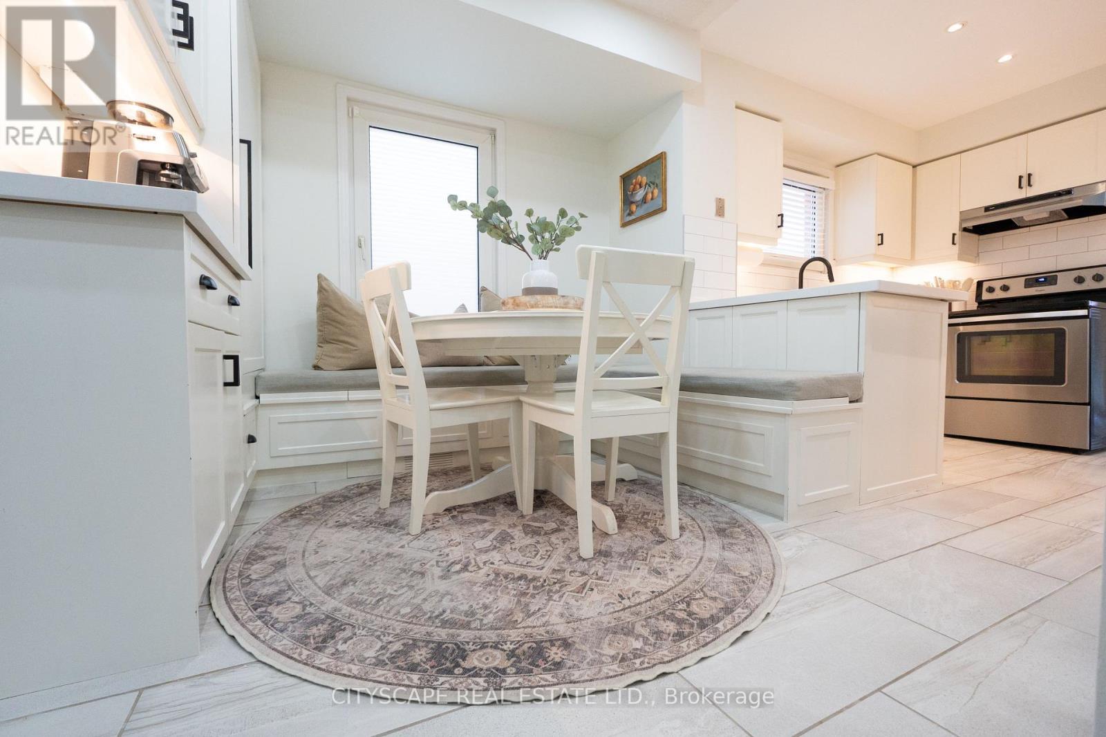 3912 Rushton Crescent, Mississauga, ON - Indoor Photo Showing Kitchen