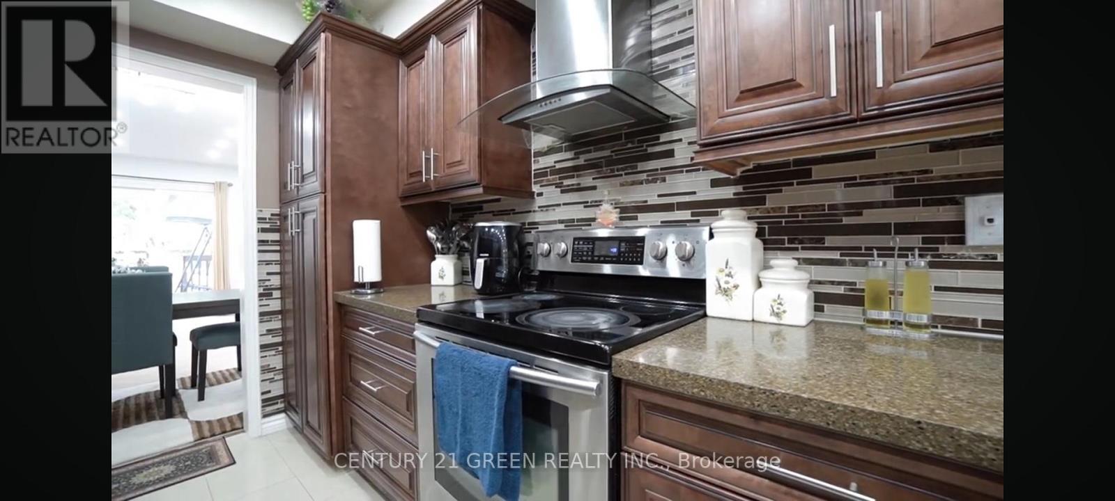 849 Millworks Crescent, Mississauga, ON - Indoor Photo Showing Kitchen