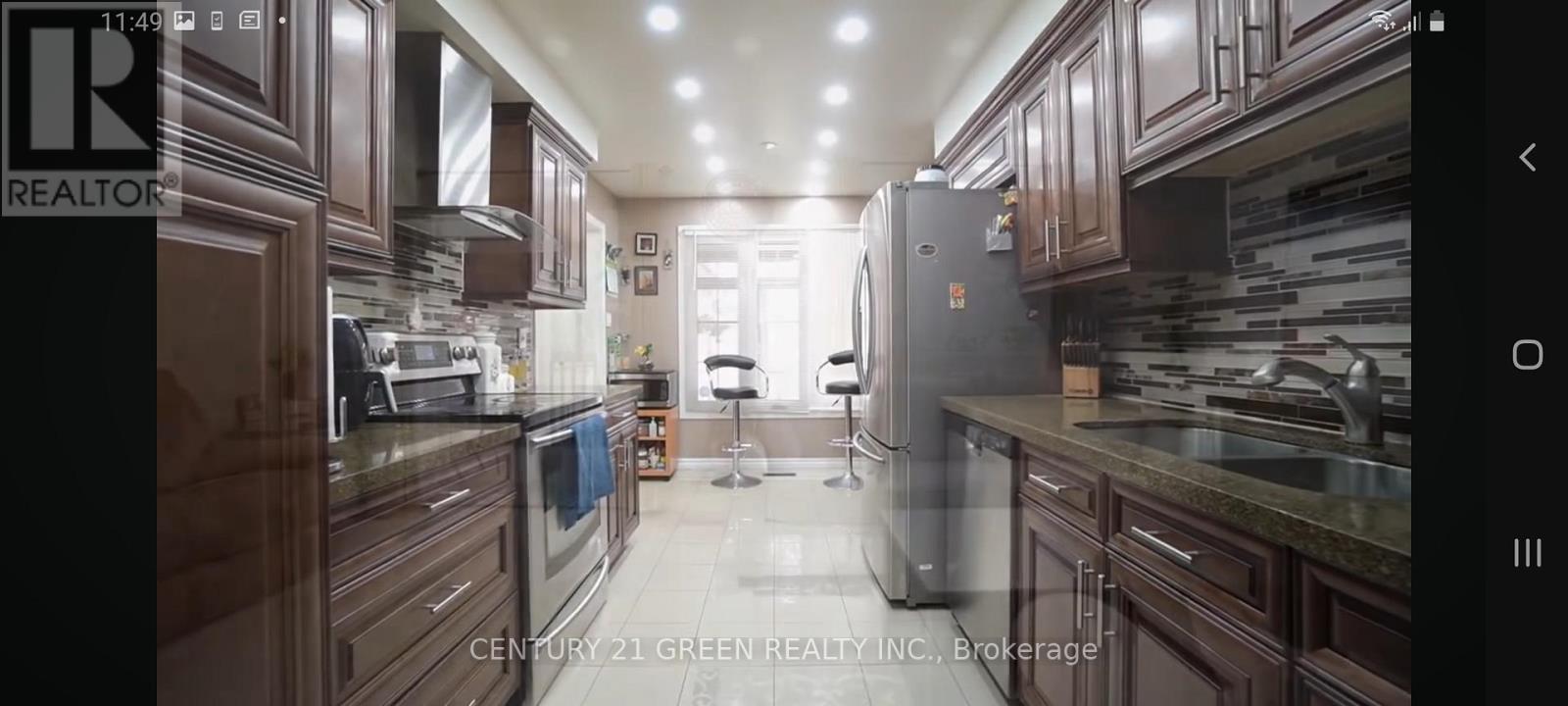 849 Millworks Crescent, Mississauga, ON - Indoor Photo Showing Kitchen With Upgraded Kitchen