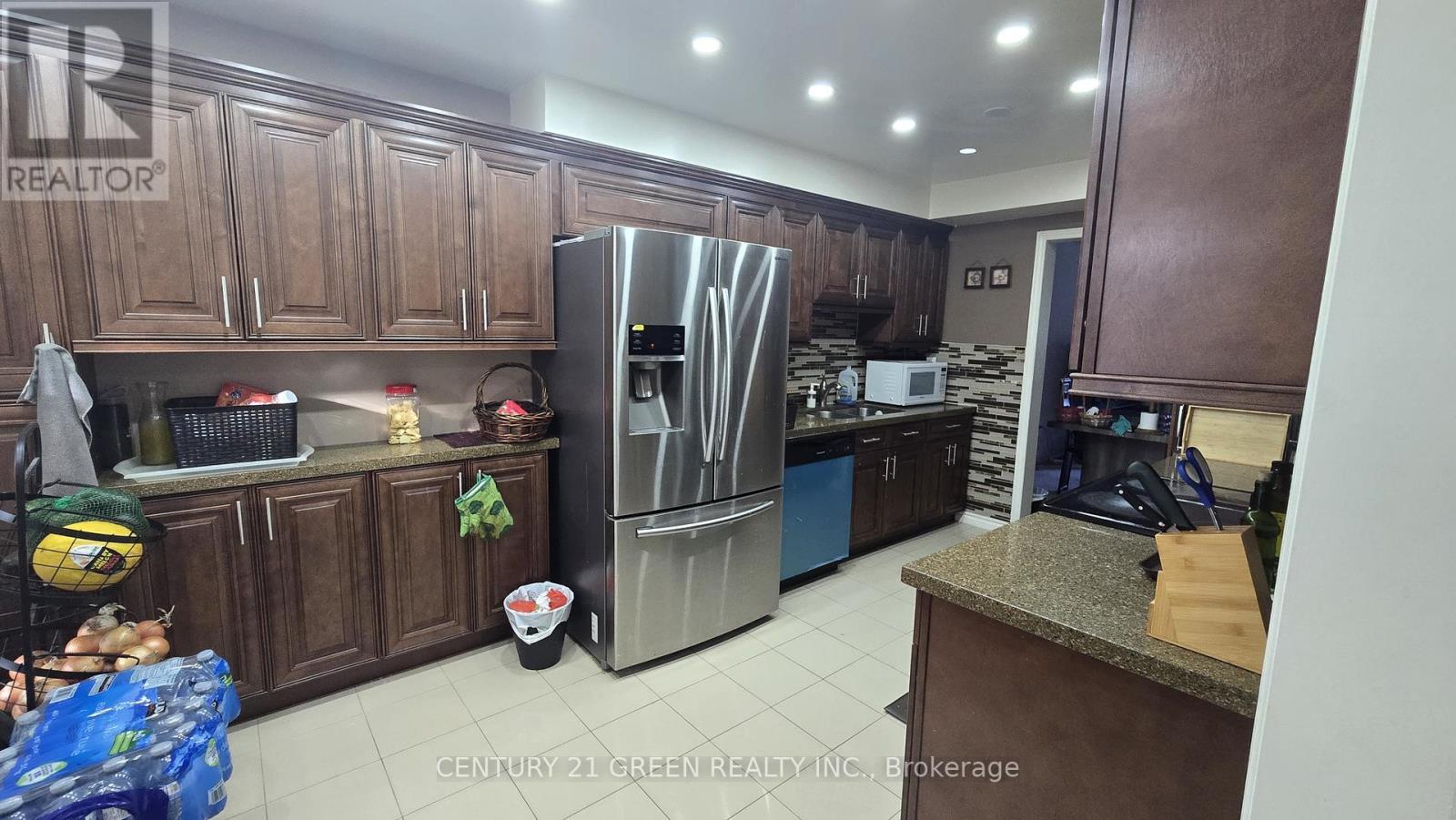 849 Millworks Crescent, Mississauga, ON - Indoor Photo Showing Kitchen With Upgraded Kitchen