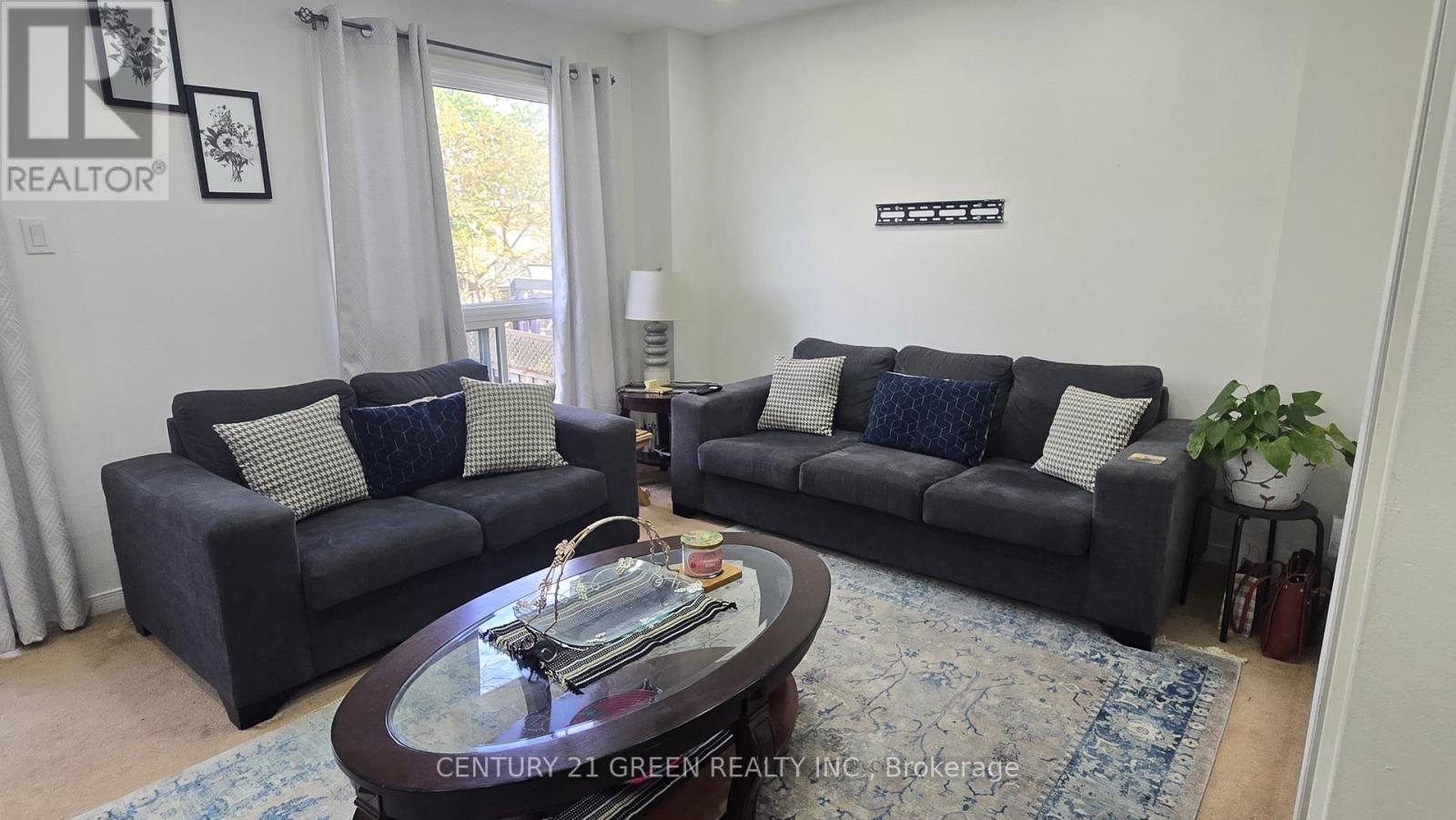 849 Millworks Crescent, Mississauga, ON - Indoor Photo Showing Living Room