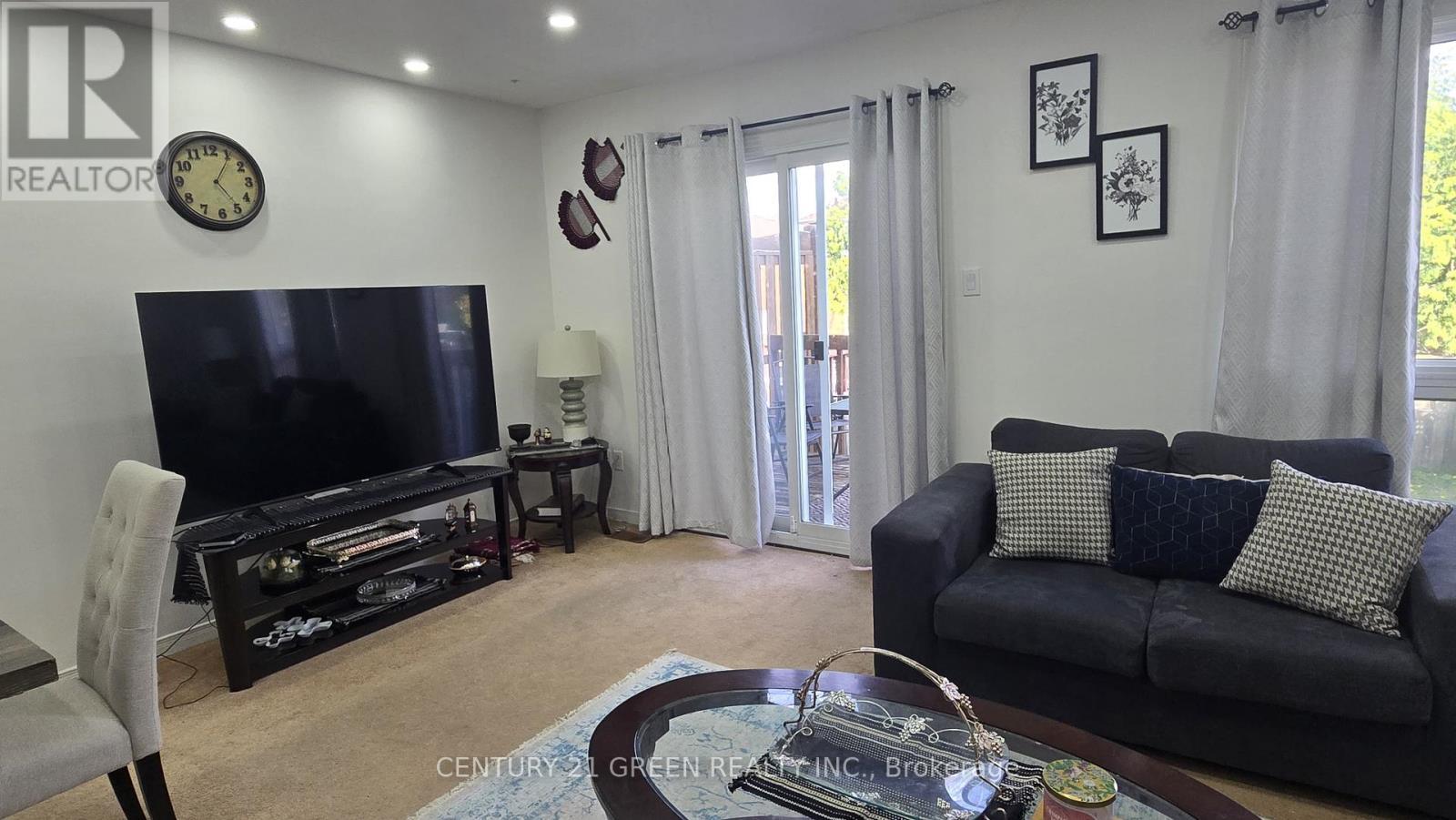 849 Millworks Crescent, Mississauga, ON - Indoor Photo Showing Living Room