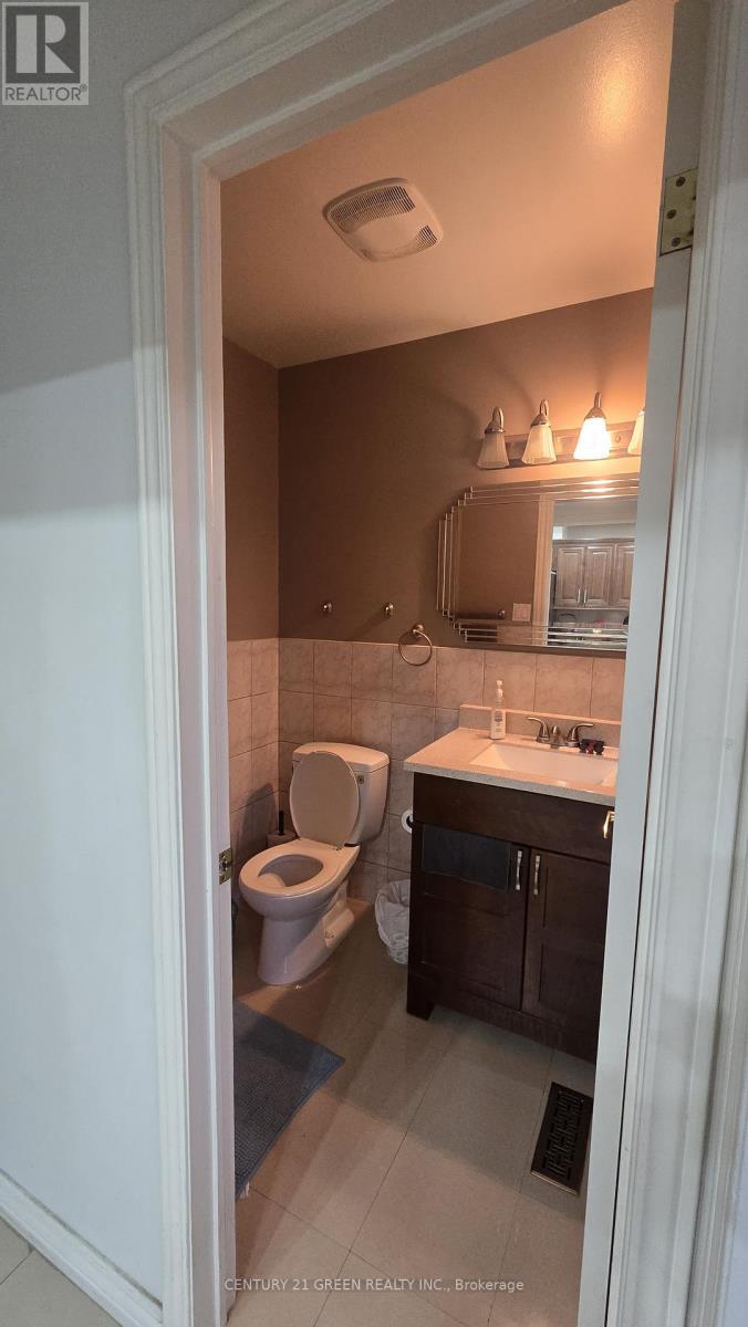 849 Millworks Crescent, Mississauga, ON - Indoor Photo Showing Bathroom