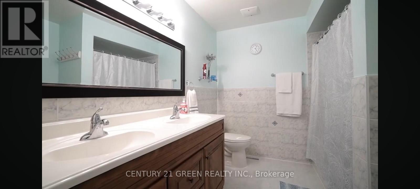 849 Millworks Crescent, Mississauga, ON - Indoor Photo Showing Bathroom