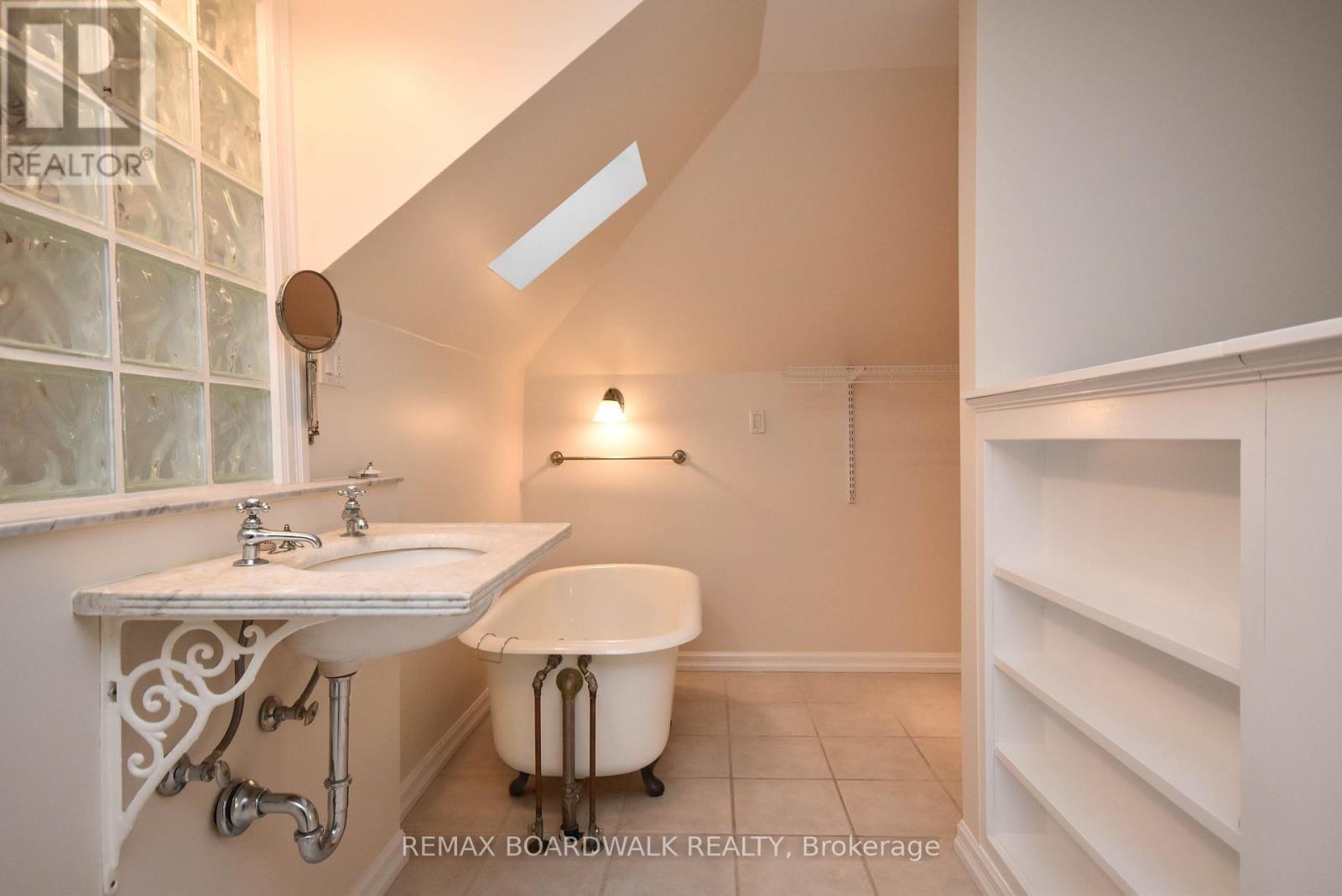 11 Kippewa Drive, Ottawa, ON - Indoor Photo Showing Bathroom