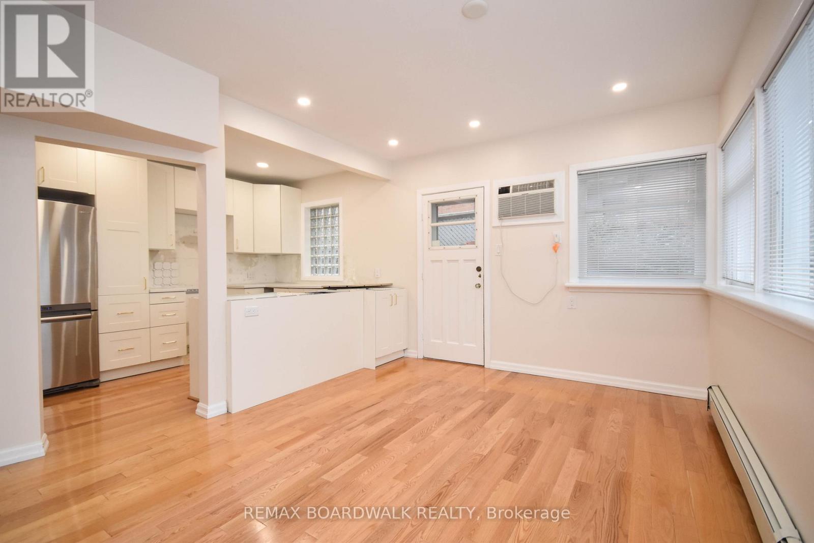 11 Kippewa Drive, Ottawa, ON - Indoor Photo Showing Kitchen