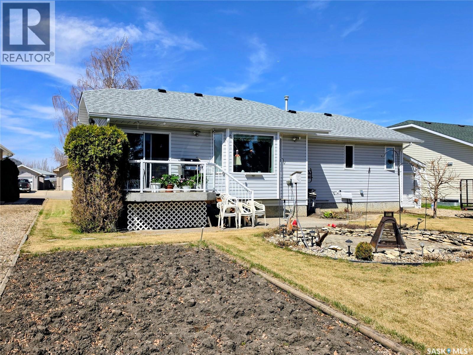 1306 4Th Street, Humboldt, SK - Outdoor With Deck Patio Veranda