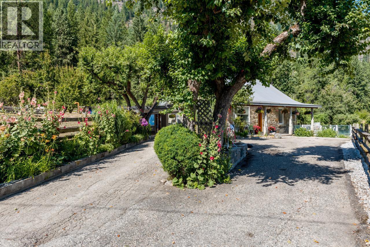 6302 Marsden Road, Nelson, BC - Outdoor