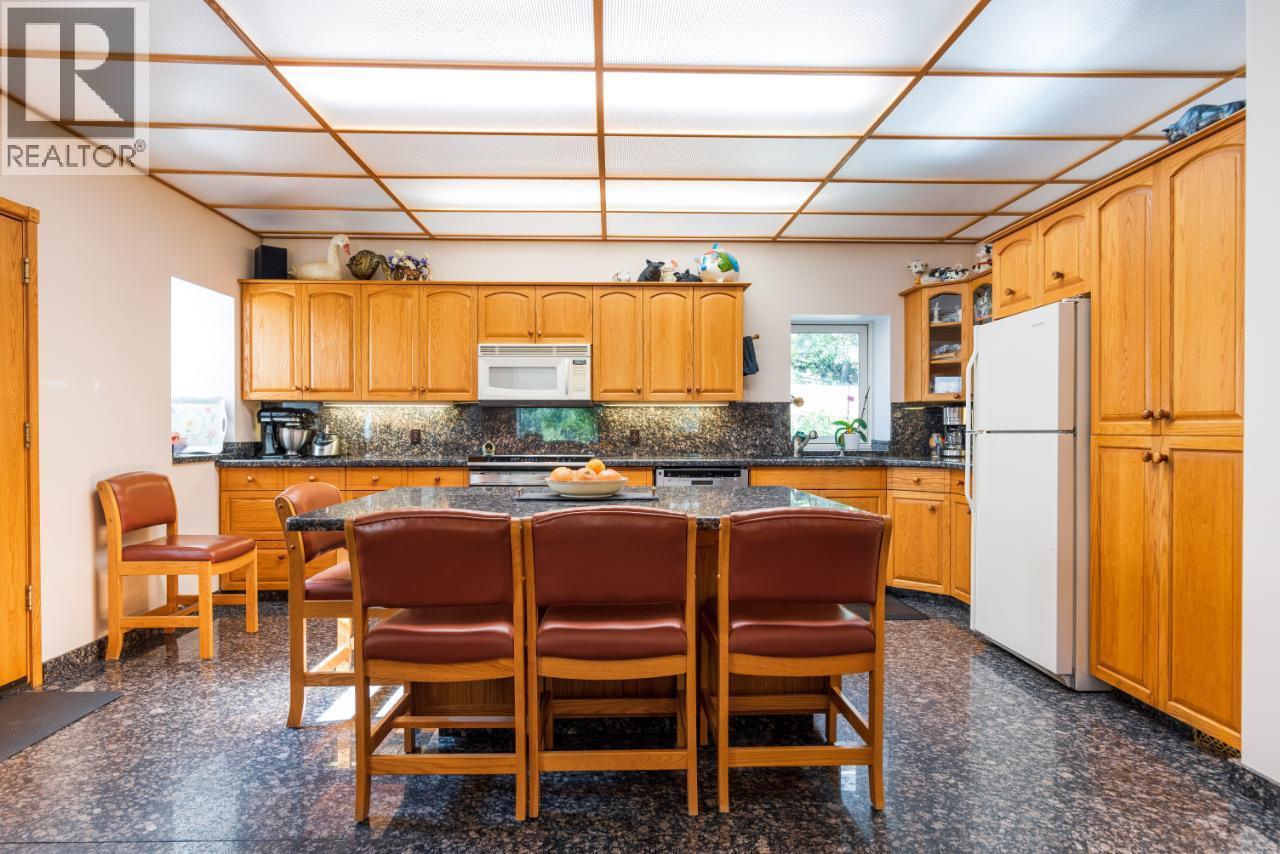 6302 Marsden Road, Nelson, BC - Indoor Photo Showing Kitchen