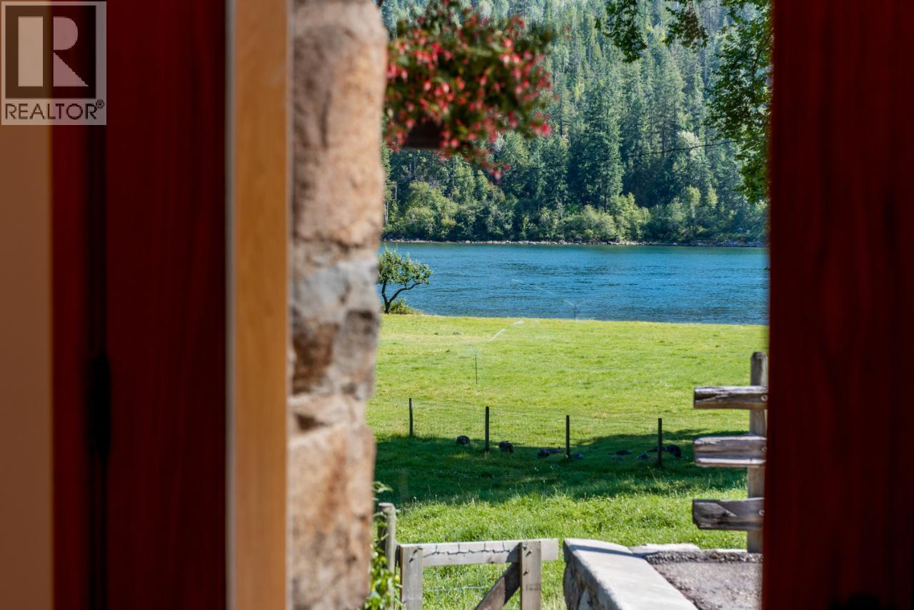 6302 Marsden Road, Nelson, BC - Outdoor