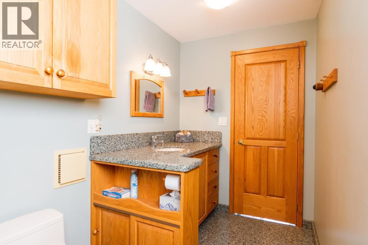 6302 Marsden Road, Nelson, BC - Indoor Photo Showing Bathroom