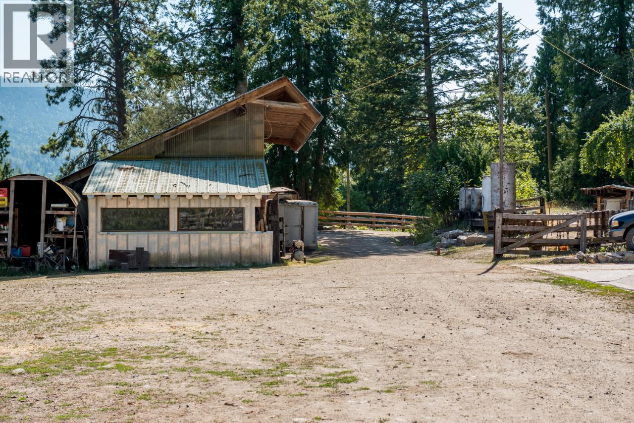 6302 Marsden Road, Nelson, BC - Outdoor