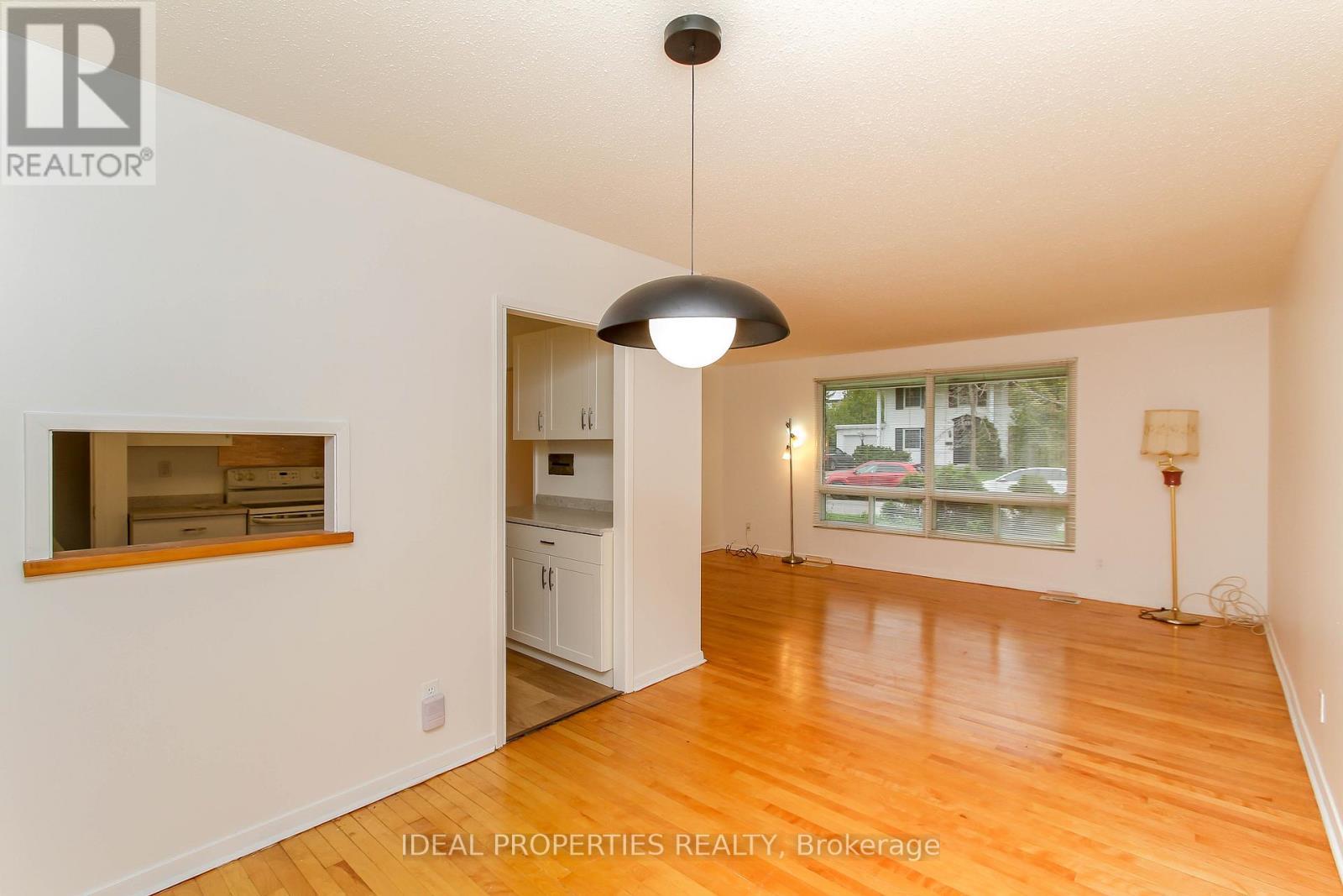 Living Room - 2699 Stone Crescent, Ottawa, ON - Indoor