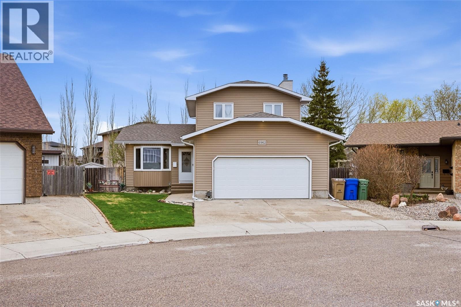 6962 Maple Brook Crescent, Regina, SK - Outdoor With Facade