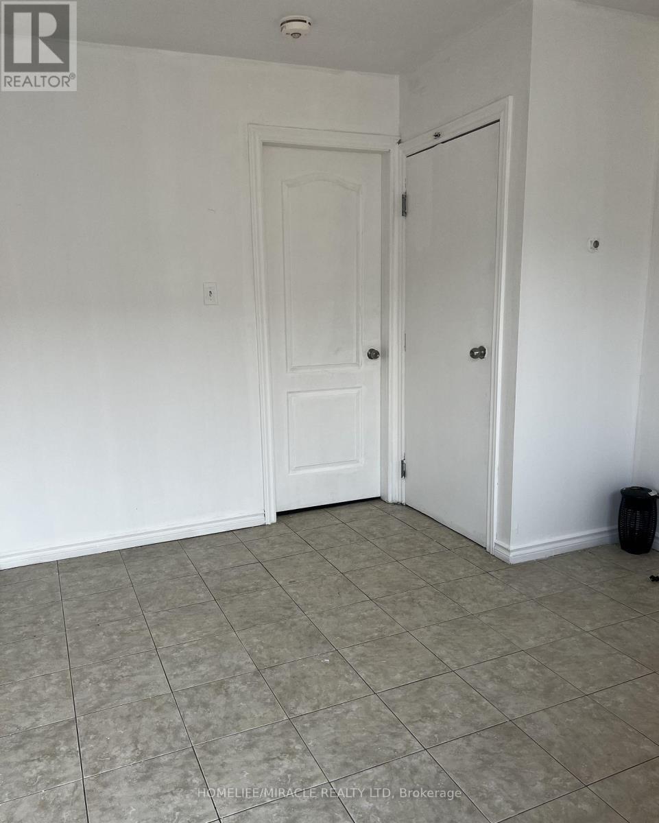 3453 Oakglade Crescent, Mississauga, ON - Indoor Photo Showing Other Room