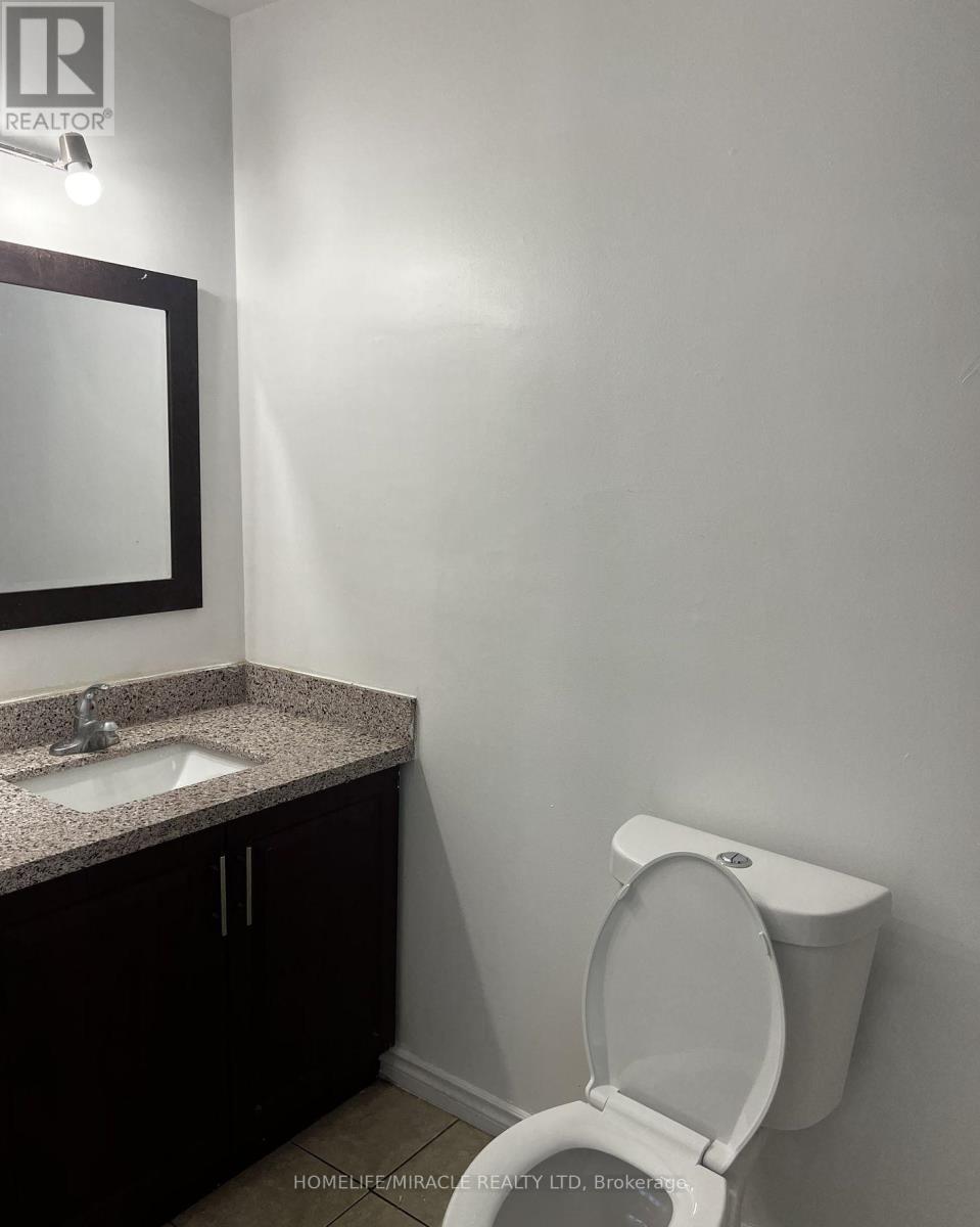 3453 Oakglade Crescent, Mississauga, ON - Indoor Photo Showing Bathroom