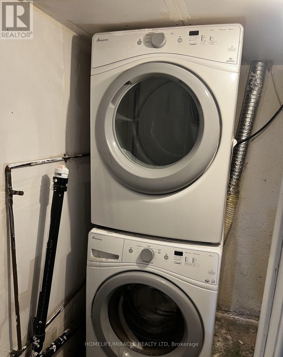 3453 Oakglade Crescent, Mississauga, ON - Indoor Photo Showing Laundry Room