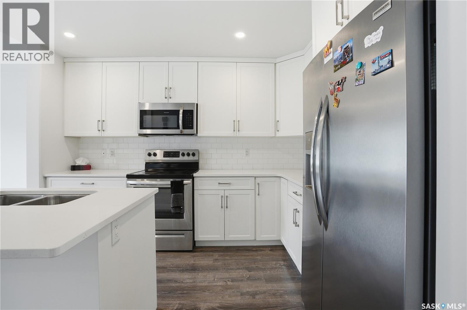 234 Brighton Gate, Saskatoon, SK - Indoor Photo Showing Kitchen With Stainless Steel Kitchen With Double Sink With Upgraded Kitchen