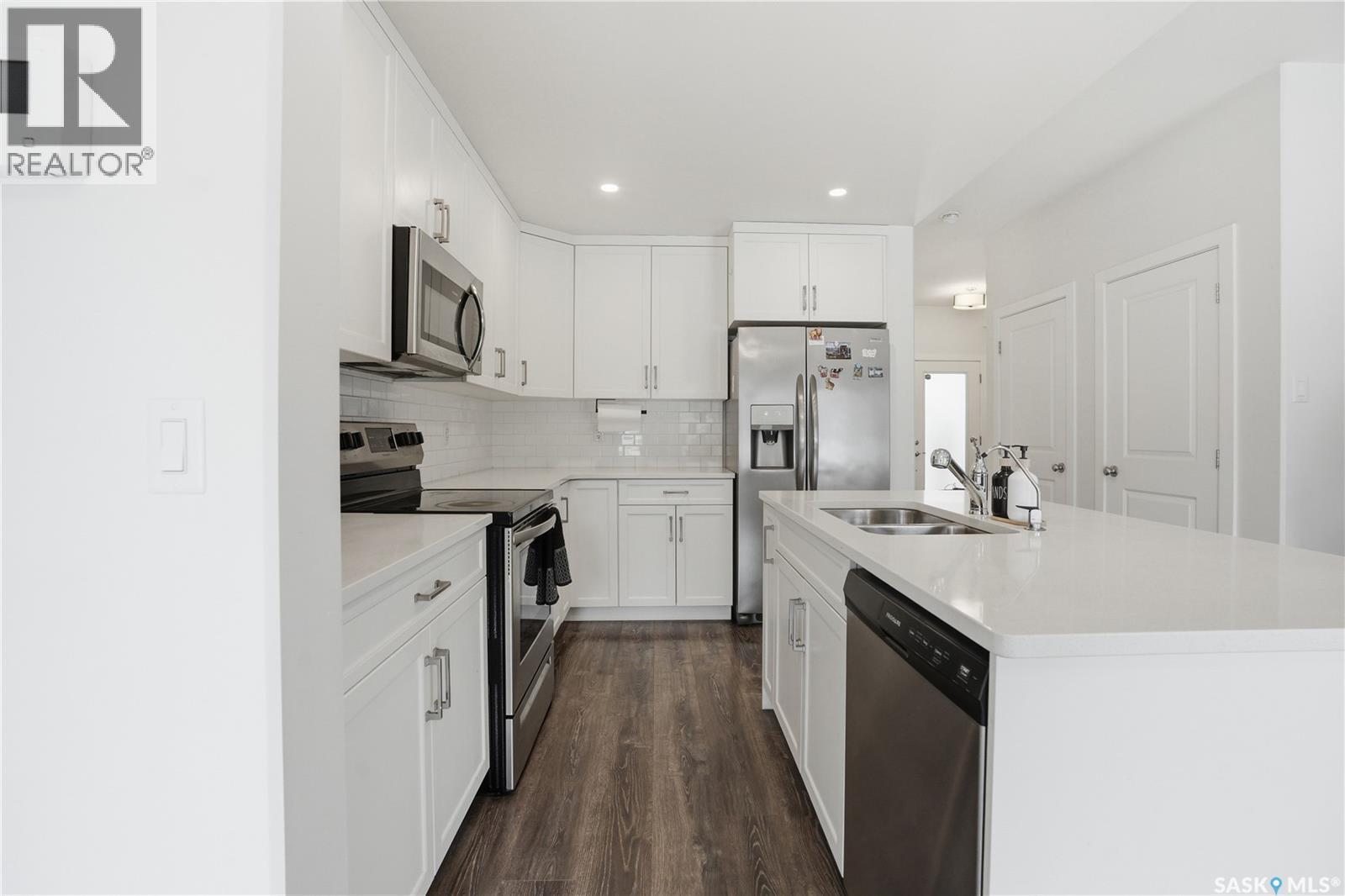 234 Brighton Gate, Saskatoon, SK - Indoor Photo Showing Kitchen With Stainless Steel Kitchen With Double Sink With Upgraded Kitchen