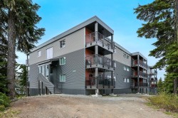 303-695 Castle Crag Cres Courtenay, BC V9J 1L0