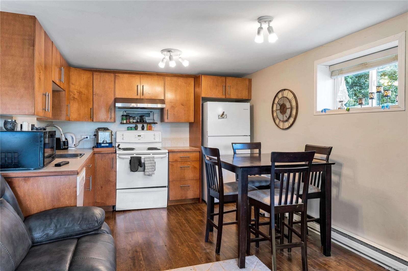 565 Baker St, Saanich, BC