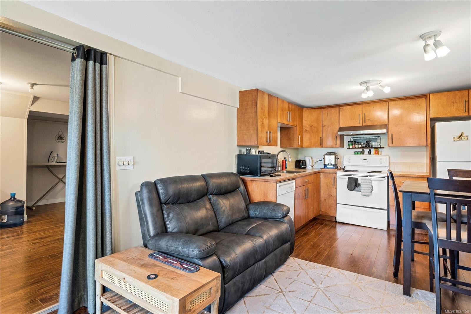 565 Baker St, Saanich, BC