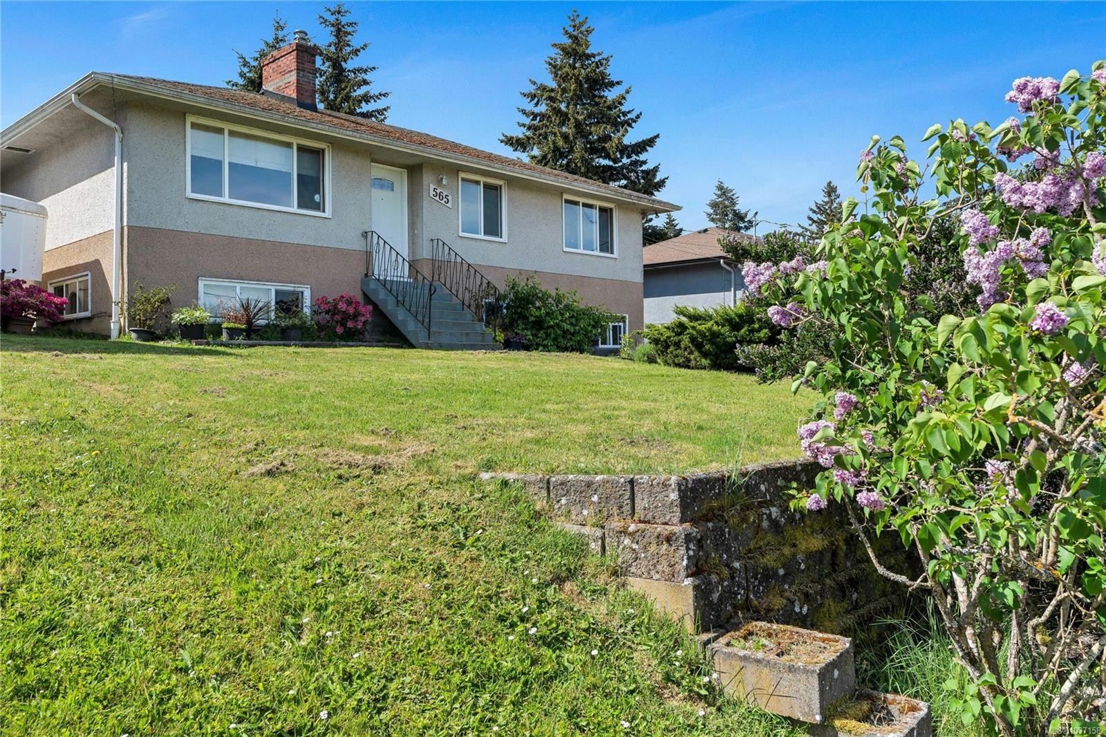 565 Baker St, Saanich, BC