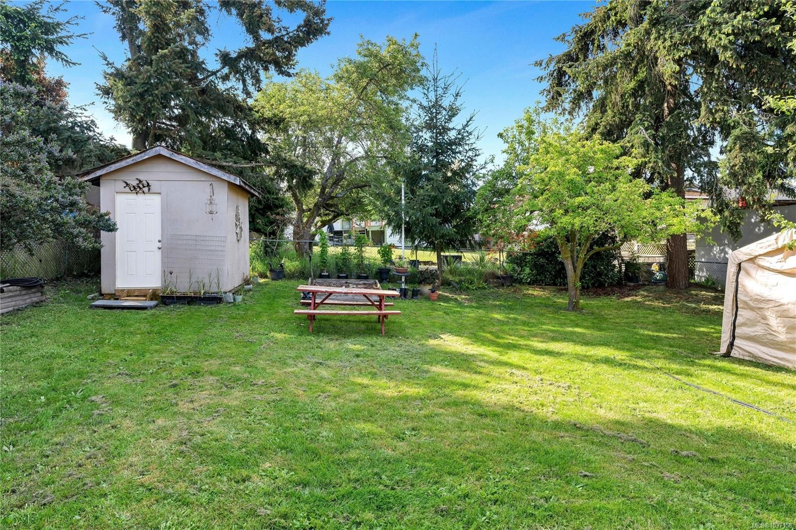 565 Baker St, Saanich, BC